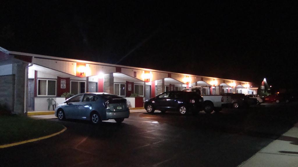 Pinconning Trail Inn Motel Kültér fotó