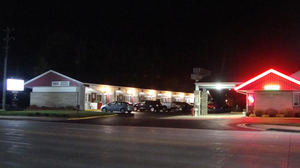 Pinconning Trail Inn Motel Kültér fotó