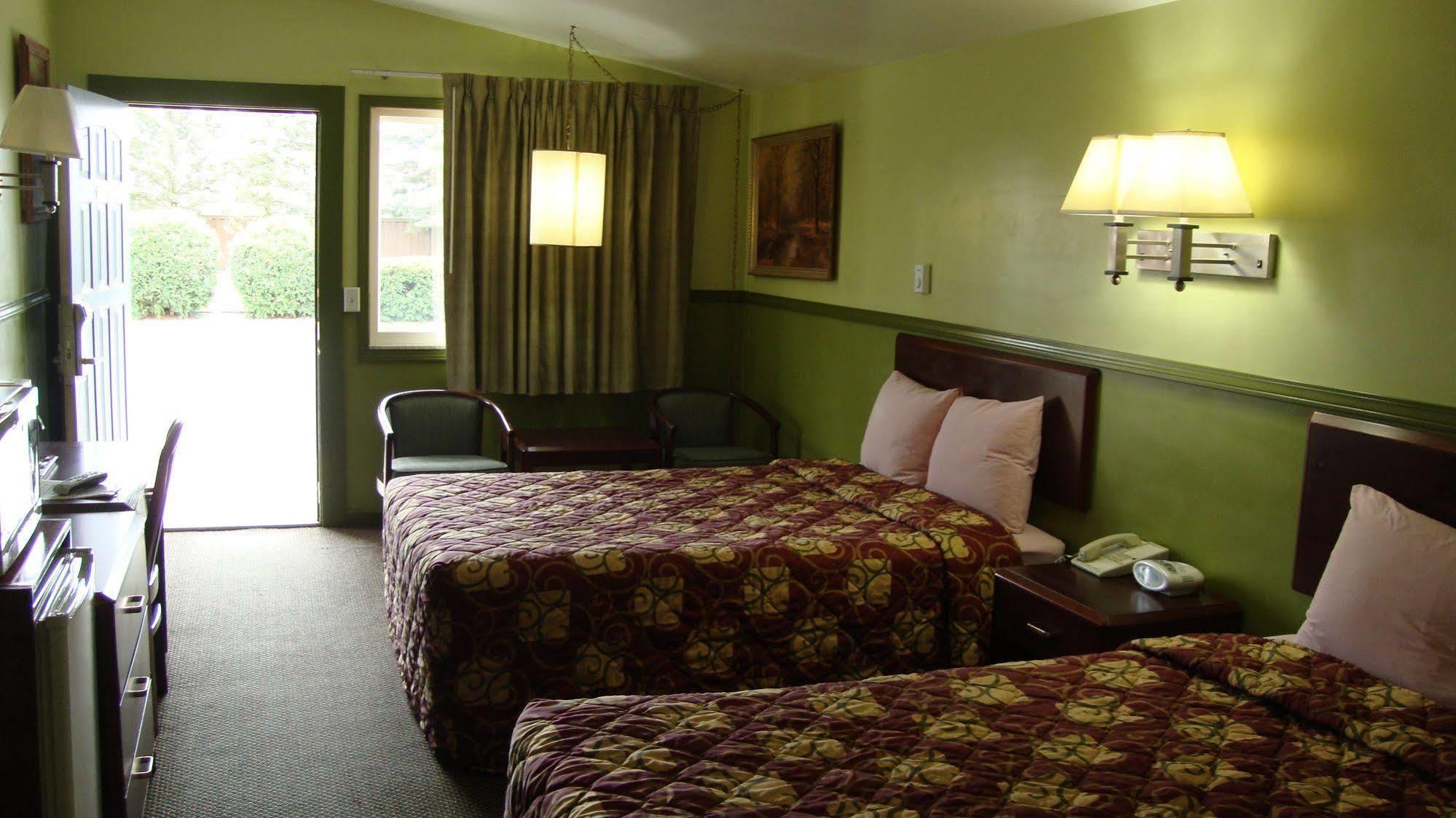 Pinconning Trail Inn Motel Kültér fotó
