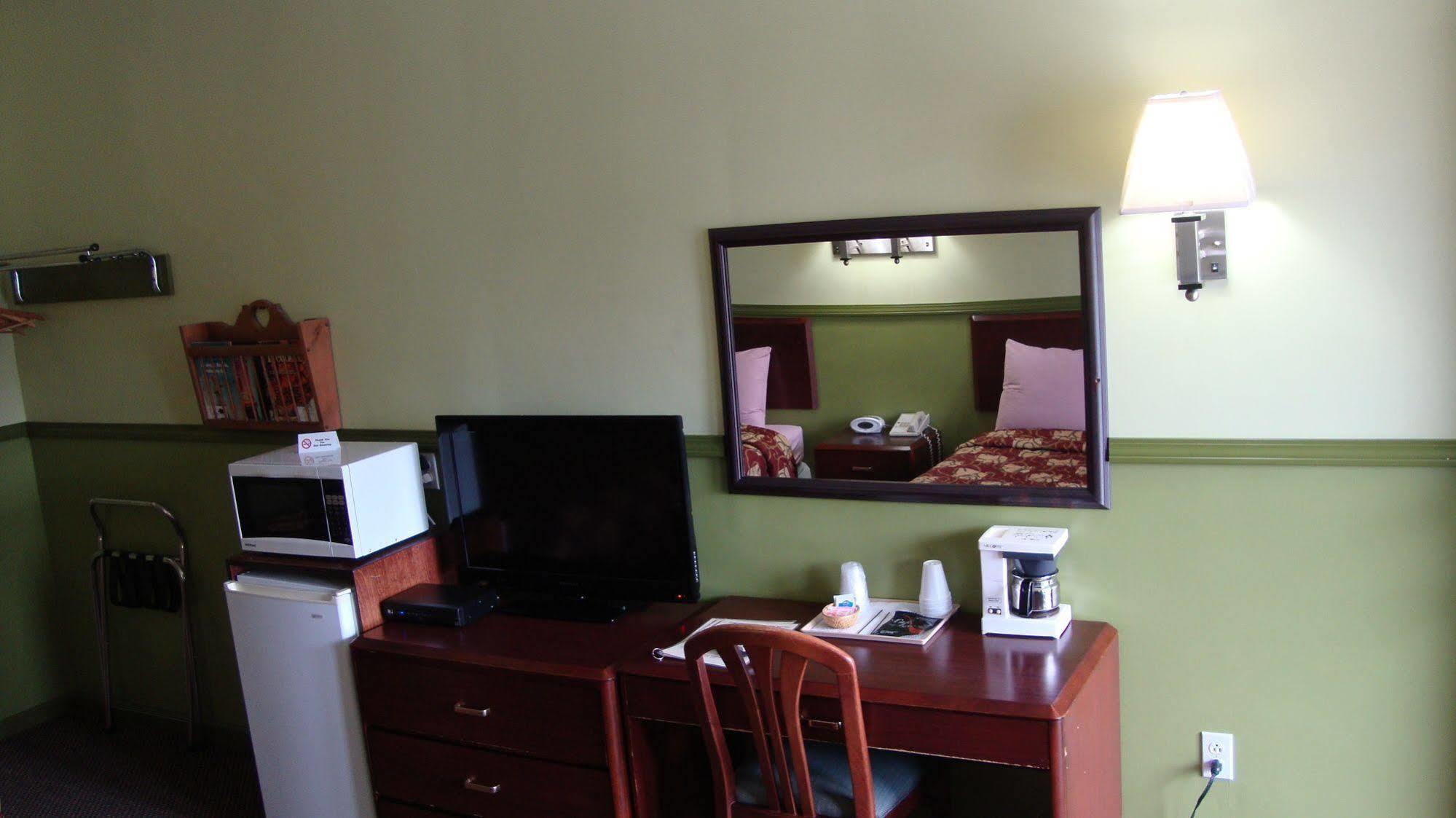 Pinconning Trail Inn Motel Kültér fotó