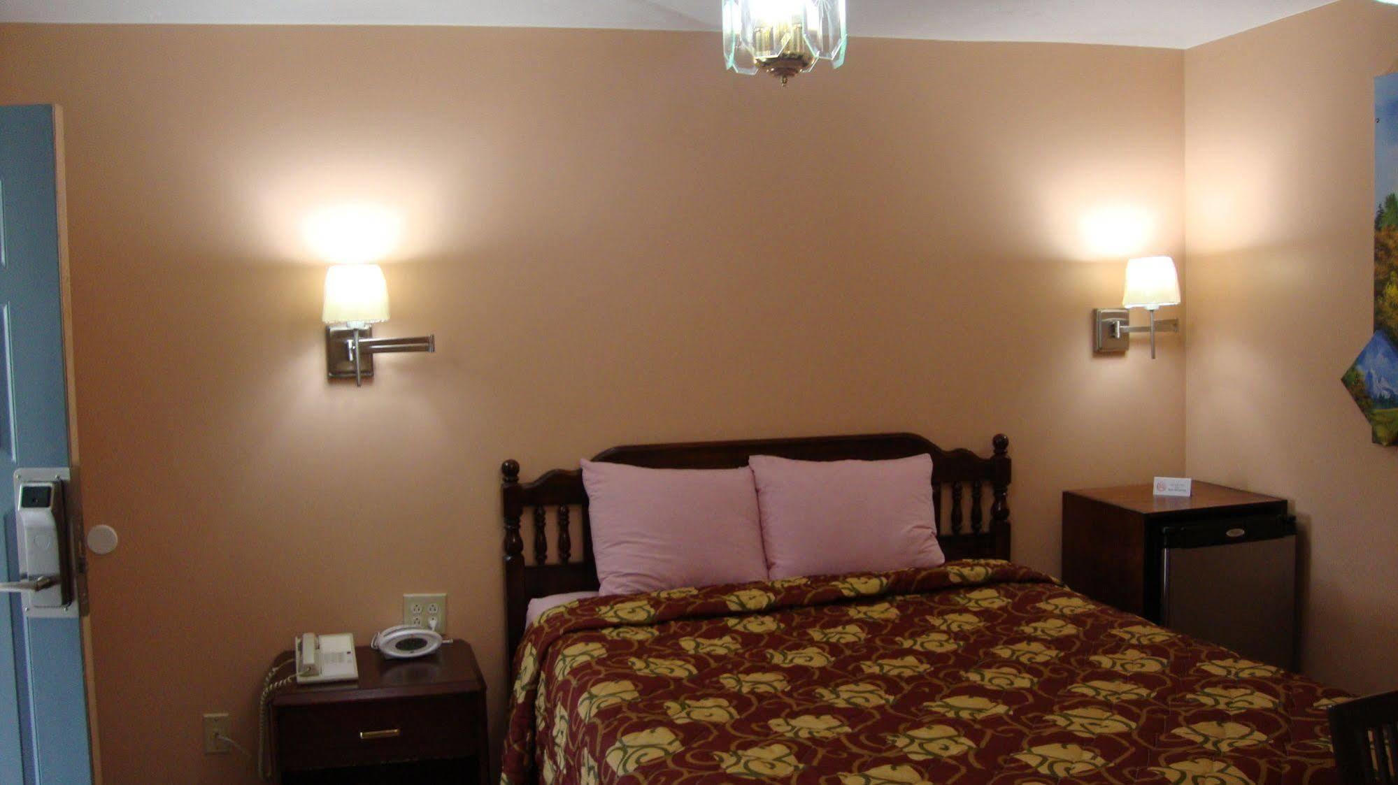 Pinconning Trail Inn Motel Kültér fotó