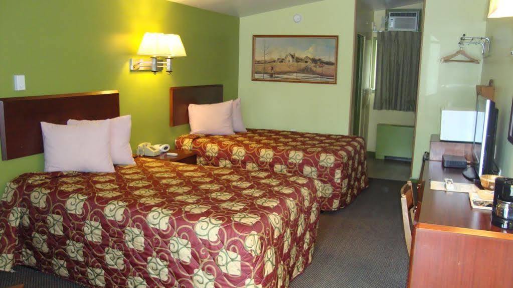 Pinconning Trail Inn Motel Kültér fotó