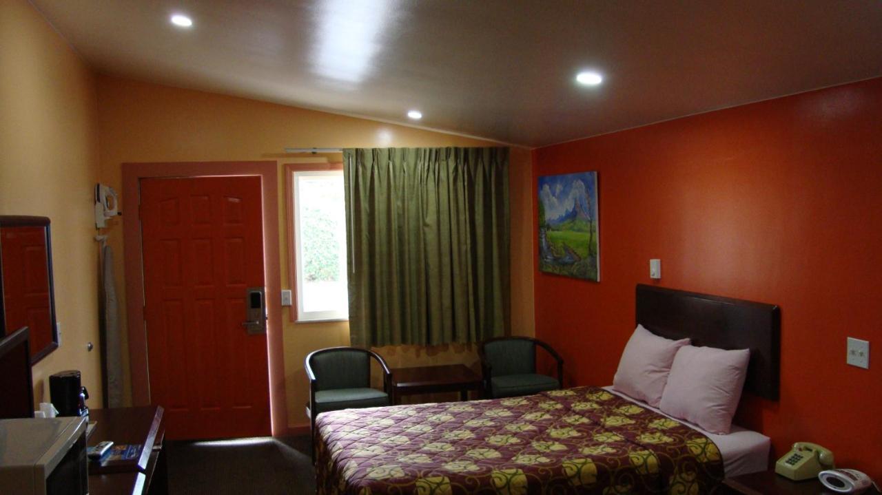 Pinconning Trail Inn Motel Kültér fotó